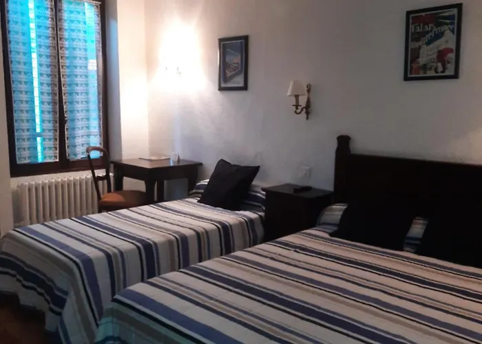 Hotel Central Отель Динь-ле-Бен