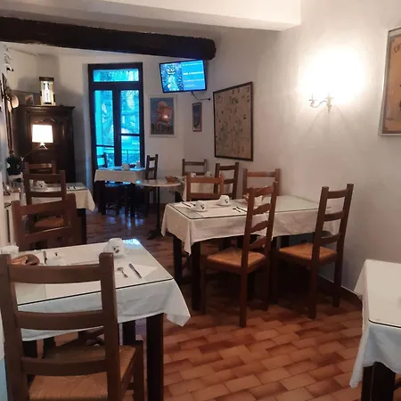 מלון Hotel Central 2*